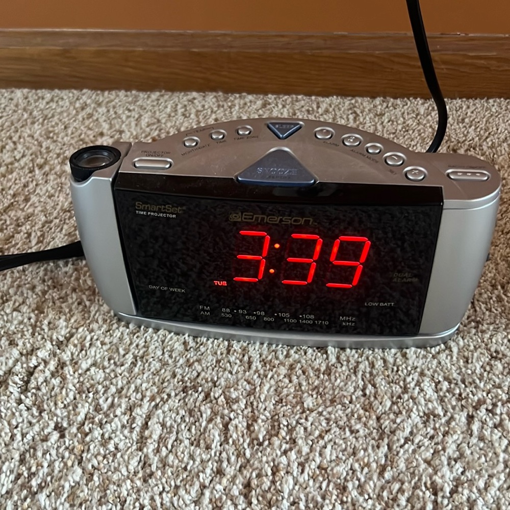 Emerson smart set projector alarm clock